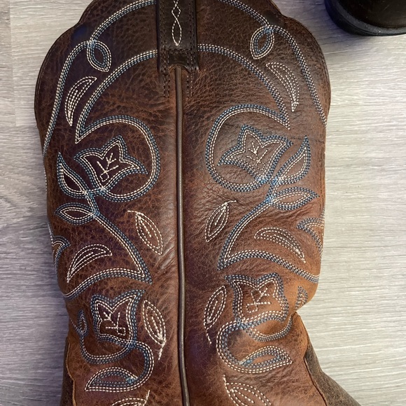 Ariat Western boots size 7 - Picture 7 of 8
